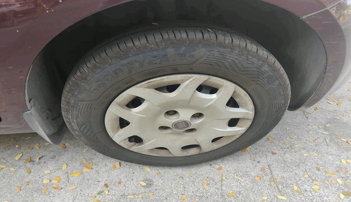 2012 Fiat Grand Punto DYNAMIC 1.3, Diesel, Manual, 1,20,000 km, tyre