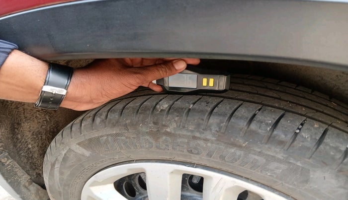 2016 Maruti Vitara Brezza VDI, Diesel, Manual, 1,59,253 km, tyre