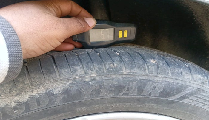 2016 Ford Ecosport TITANIUM 1.5L PETROL AT, Petrol, Automatic, 1,52,247 km, tyre