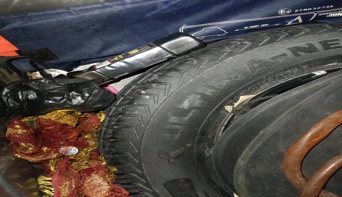 2016 Renault Kwid RXT 0.8, Petrol, Manual, 9,717 km, tyre