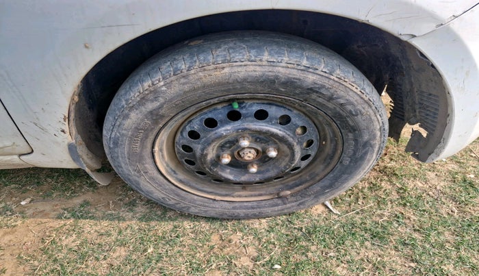 2011 Hyundai i20 MAGNA 1.2, Petrol, Manual, 1,52,265 km, tyre