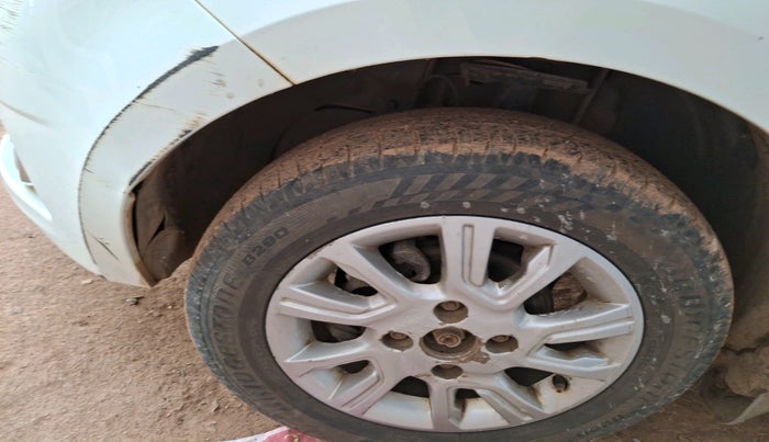 2016 Tata Tiago XZ PETROL, Petrol, Manual, 83,586 km, tyre