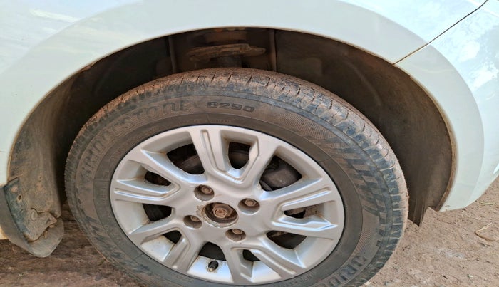 2016 Tata Tiago XZ PETROL, Petrol, Manual, 83,586 km, tyre