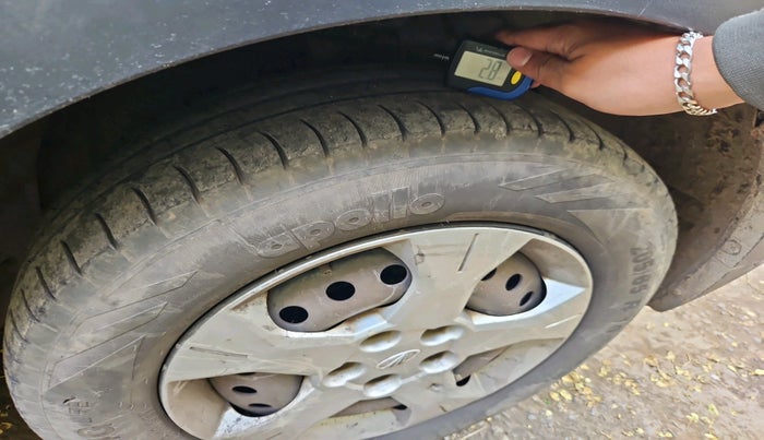 2019 Mahindra XUV300 W6 1.5 DIESEL, Diesel, Manual, 3,32,342 km, tyre