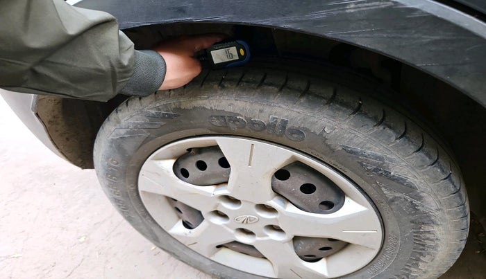 2019 Mahindra XUV300 W6 1.5 DIESEL, Diesel, Manual, 3,32,342 km, tyre