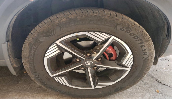 2025 Tata NEXON CREATIVE  AMT 1.2 PETROL, Petrol, Automatic, 11,125 km, tyre