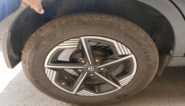 2025 Tata NEXON CREATIVE  AMT 1.2 PETROL, Petrol, Automatic, 11,125 km, tyre