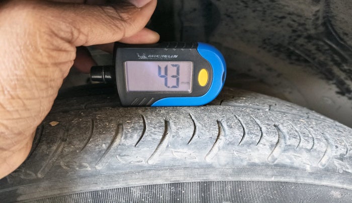 2023 Maruti XL6 ZETA CNG, CNG, Manual, 49,000 km, tyre