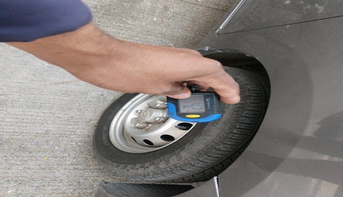 2012 Hyundai Eon ERA, Petrol, Manual, 16,643 km, tyre