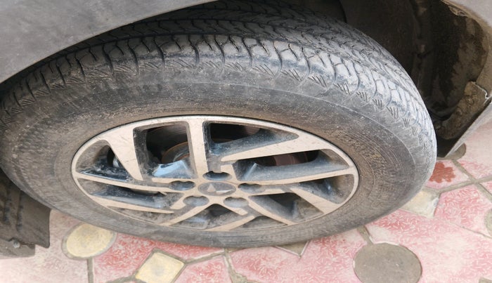 2024 Mahindra XUV 3XO AX5 1.2 L TCMPFi, Petrol, Manual, 22,280 km, tyre