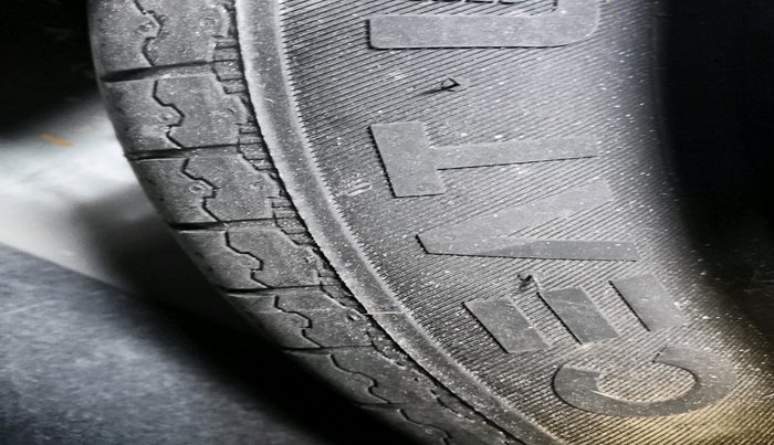 2024 Mahindra XUV 3XO AX5 1.2 L TCMPFi, Petrol, Manual, 22,280 km, tyre