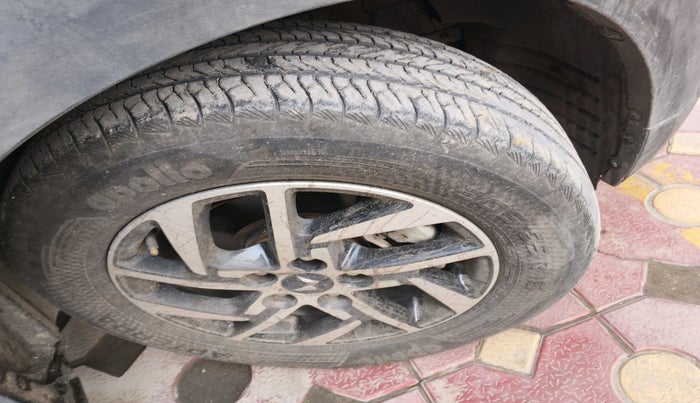 2024 Mahindra XUV 3XO AX5 1.2 L TCMPFi, Petrol, Manual, 22,280 km, tyre