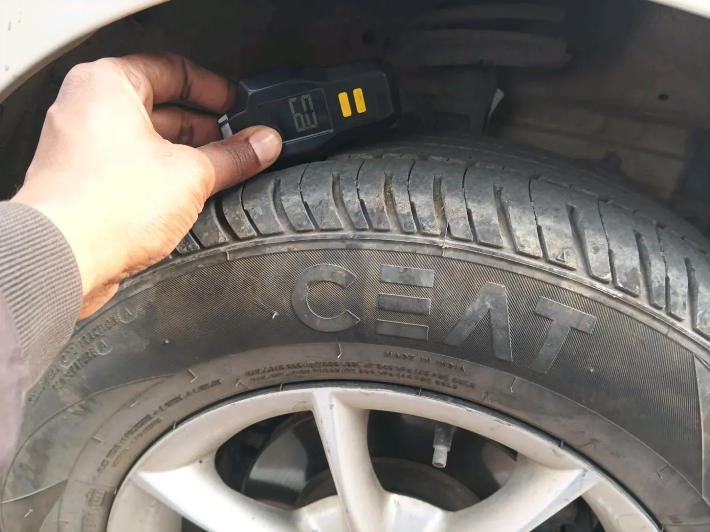 2012 Maruti Swift ZXI, Petrol, Manual, 92,520 km, tyre