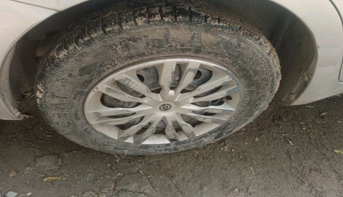 2011 Maruti Swift Dzire VXI, Petrol, Manual, 87,889 km, tyre