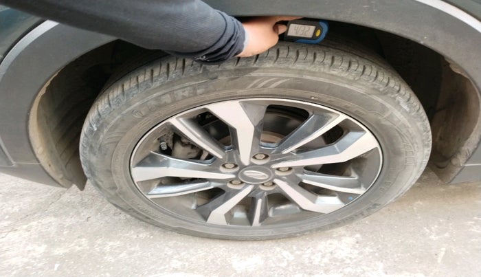 2021 Mahindra XUV300 W8 (O) 1.5 DIESEL AMT, Diesel, Automatic, 53,880 km, tyre