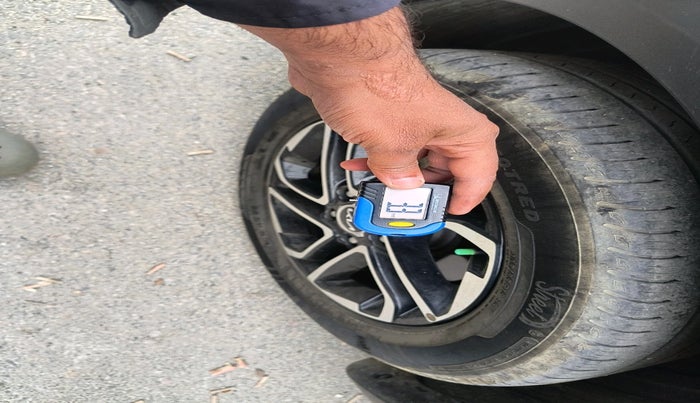 2022 KIA CARENS LUXURY 1.4 PETROL 7 STR, Petrol, Manual, 37,966 km, tyre