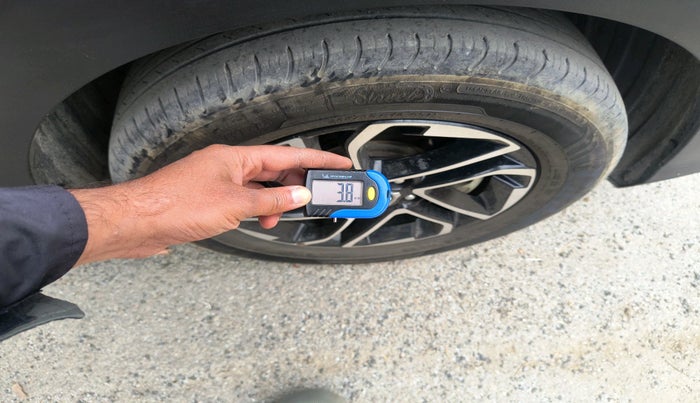 2022 KIA CARENS LUXURY 1.4 PETROL 7 STR, Petrol, Manual, 37,966 km, tyre