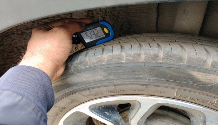 2021 Renault Kwid CLIMBER 1.0 AMT (O), Petrol, Automatic, 37,728 km, tyre