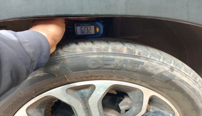 2021 Renault Kwid CLIMBER 1.0 AMT (O), Petrol, Automatic, 37,728 km, tyre