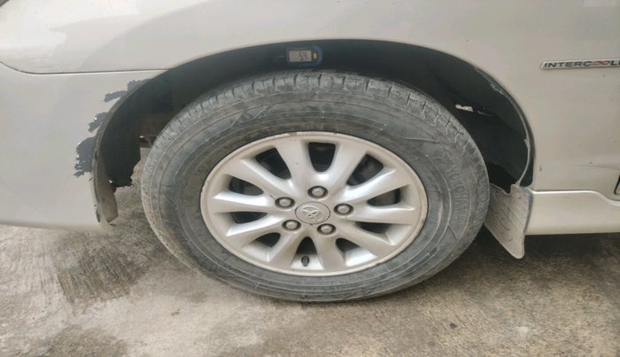 2014 Toyota Innova 2.5 VX 8 STR, Diesel, Manual, 1,20,288 km, tyre