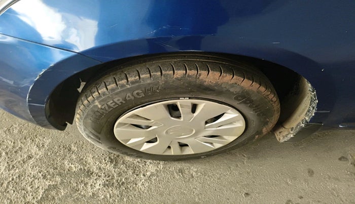 2014 Maruti Swift VXI, Petrol, Manual, 1,21,492 km, tyre