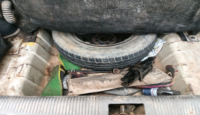 2011 Hyundai Accent EXECUTIVE, Petrol, Manual, 91,208 km, tyre