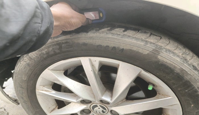 2022 Skoda SLAVIA AMBITION 1.0L TSI MT, Petrol, Manual, 46,677 km, tyre