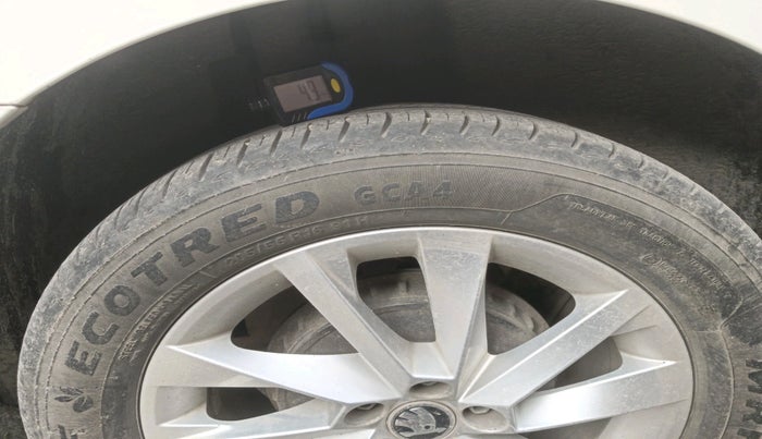 2022 Skoda SLAVIA AMBITION 1.0L TSI MT, Petrol, Manual, 46,677 km, tyre