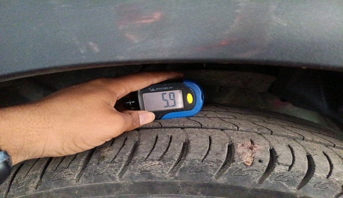 2019 Mahindra XUV300 W8 (O) 1.2 PETROL, Petrol, Manual, 63,796 km, tyre