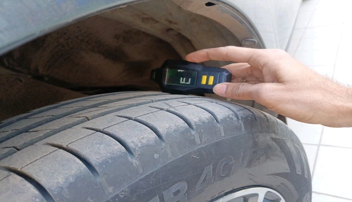 2022 Toyota Innova Crysta 2.4 GX AT 8 STR, Diesel, Automatic, 81,520 km, tyre