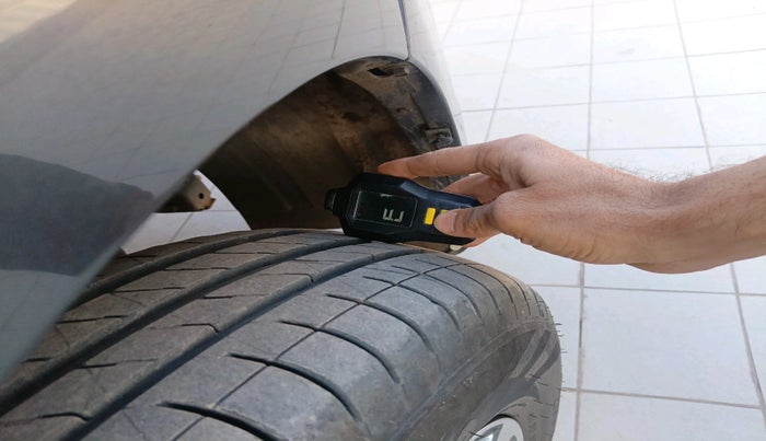 2022 Toyota Innova Crysta 2.4 GX AT 8 STR, Diesel, Automatic, 81,520 km, tyre