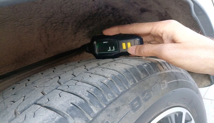 2022 Toyota Innova Crysta 2.4 GX AT 8 STR, Diesel, Automatic, 81,520 km, tyre