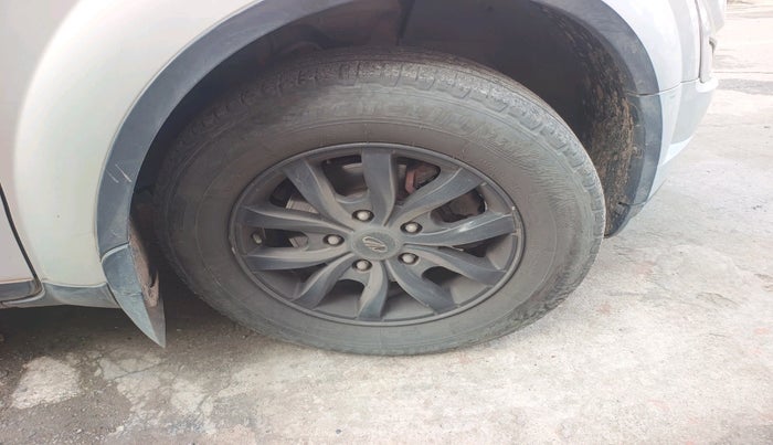 2015 Mahindra XUV500 W8, Diesel, Manual, 1,01,662 km, tyre