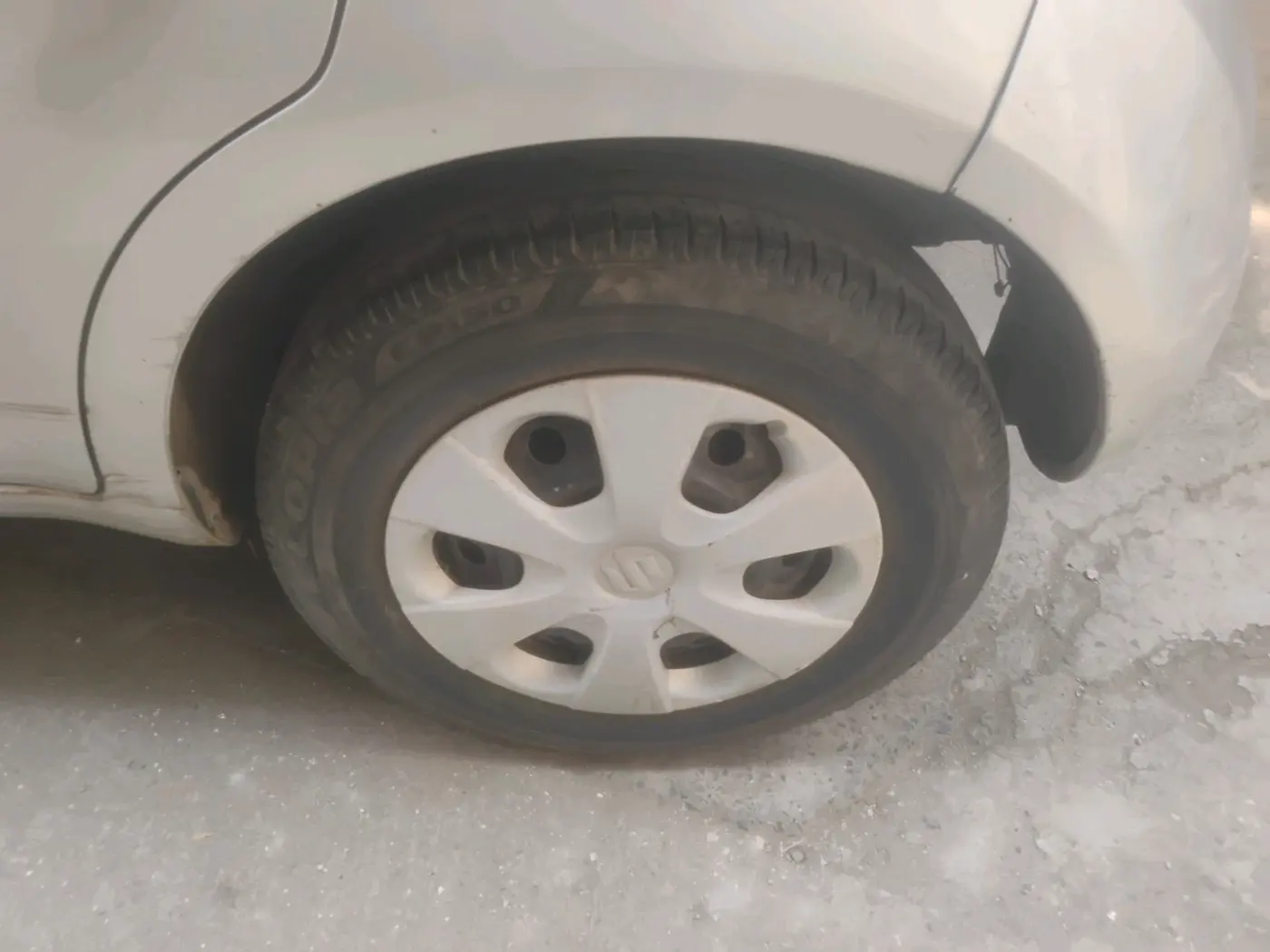 2015 Maruti Ritz VXI, CNG, Manual, 88,377 km, tyre