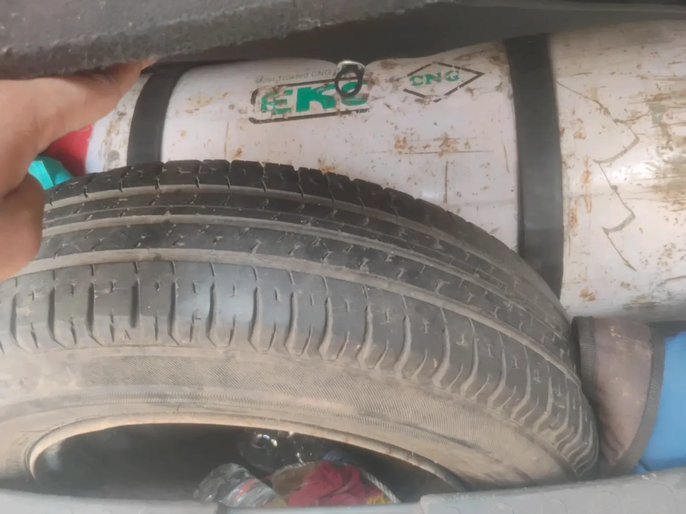 2015 Maruti Ritz VXI, CNG, Manual, 88,377 km, tyre