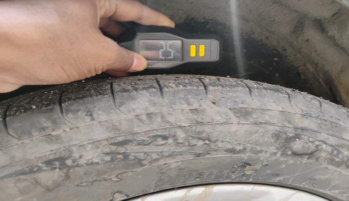 2016 Audi Q3 35 TDI Quattro, Diesel, Automatic, 1,73,089 km, tyre