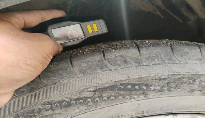 2016 Audi Q3 35 TDI Quattro, Diesel, Automatic, 1,73,089 km, tyre