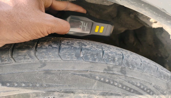 2016 Audi Q3 35 TDI Quattro, Diesel, Automatic, 1,73,089 km, tyre