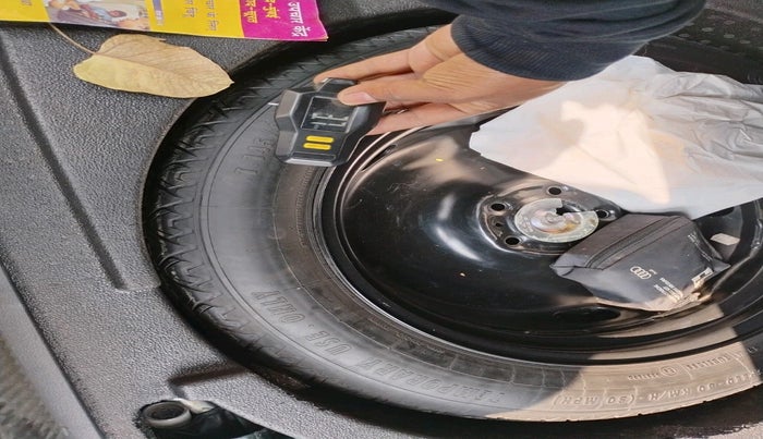 2016 Audi Q3 35 TDI Quattro, Diesel, Automatic, 1,73,089 km, tyre