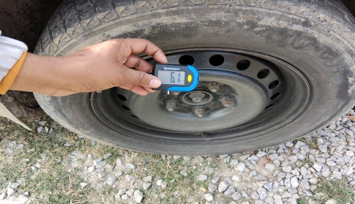 2013 Mahindra XUV500 W6, Diesel, Manual, 1,65,374 km, tyre