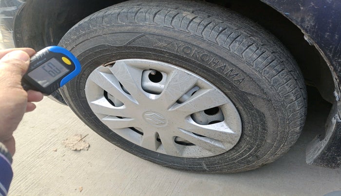 2017 Maruti Swift LXI (O), Petrol, Manual, 54,515 km, tyre