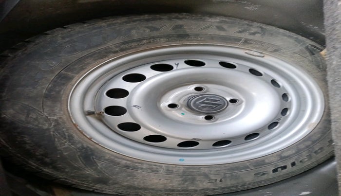 2017 Maruti Swift LXI (O), Petrol, Manual, 54,515 km, tyre