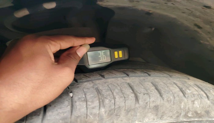 2015 Mahindra XUV500 W10, Diesel, Manual, 1,25,086 km, tyre