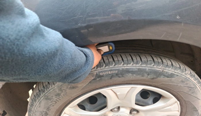 2014 Ford Ecosport AMBIENTE 1.5L PETROL, Petrol, Manual, 1,06,815 km, tyre