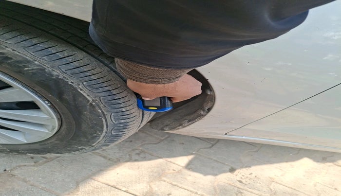 2017 Maruti Ertiga VDI SHVS, Diesel, Manual, 2,30,832 km, tyre