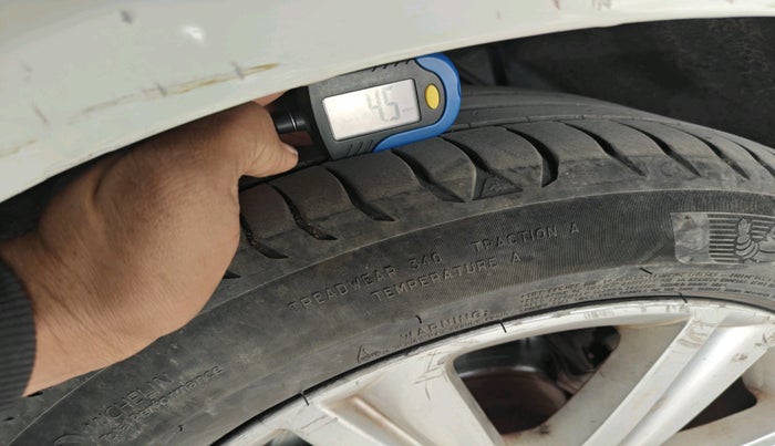 2011 Audi A4 2.0 TDI, Diesel, Automatic, 1,09,666 km, tyre