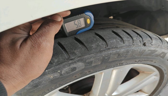 2011 Audi A4 2.0 TDI, Diesel, Automatic, 1,09,666 km, tyre