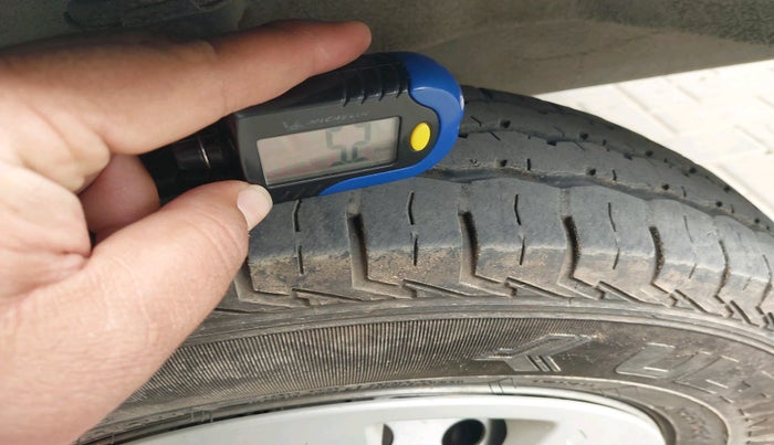 2024 Maruti Eeco 5 STR AC, Petrol, Manual, 24,917 km, tyre