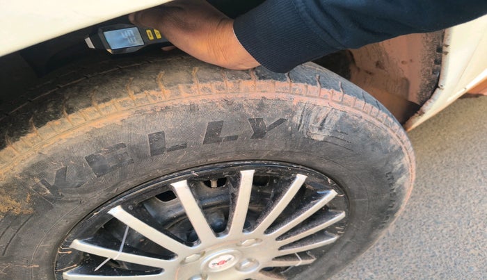 2018 Mahindra TUV300 T4 PLUS, Diesel, Manual, 1,20,160 km, tyre