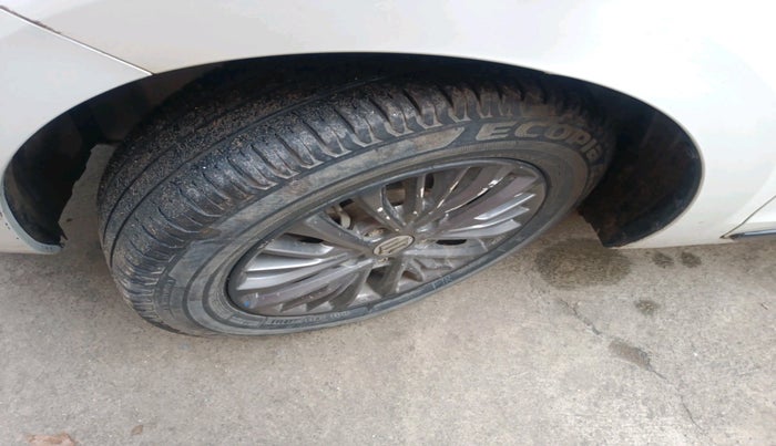 2021 Maruti Ertiga VXI CNG, Petrol, Manual, 79,743 km, tyre